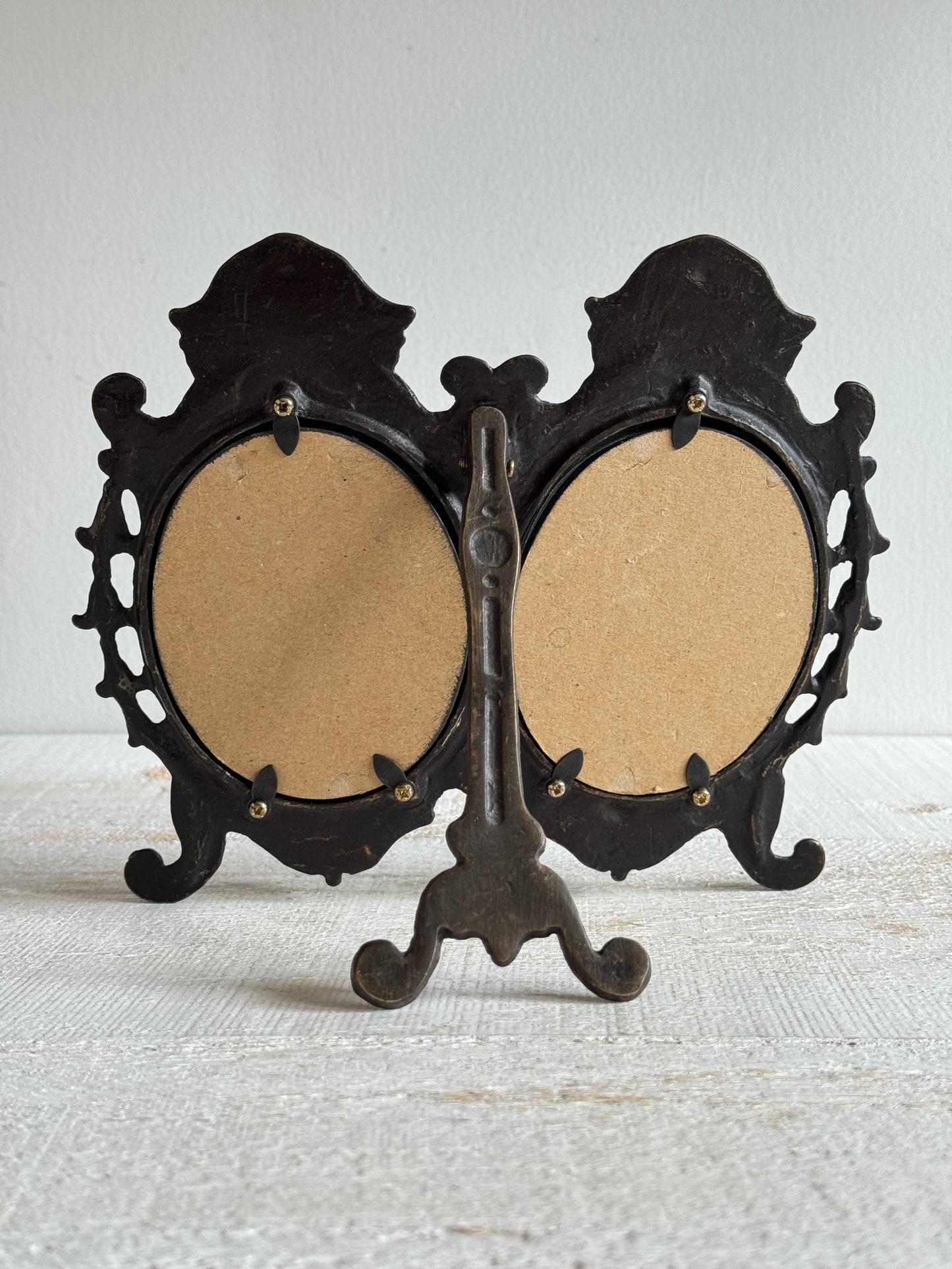 Vintage Ornate Metal Double Photo Frame with Stand - Detailed Metal Photo Frame Picture Holder
