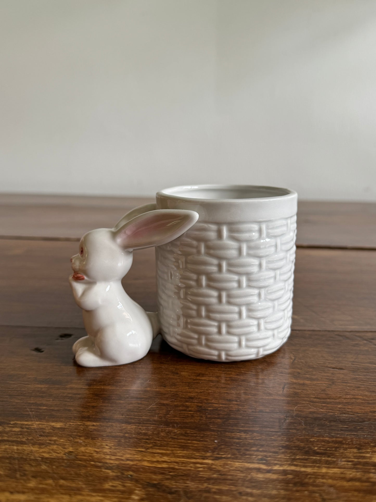 Vintage Fitz & Floyd Bunny Eating Carrot with White Basket Weave Holder 1979 - Made in Japan