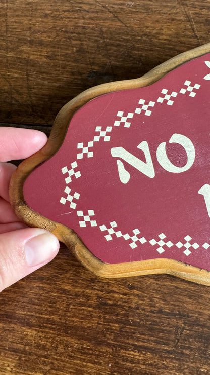 Wooden Painted Cottage “No Smoking Please” Sign