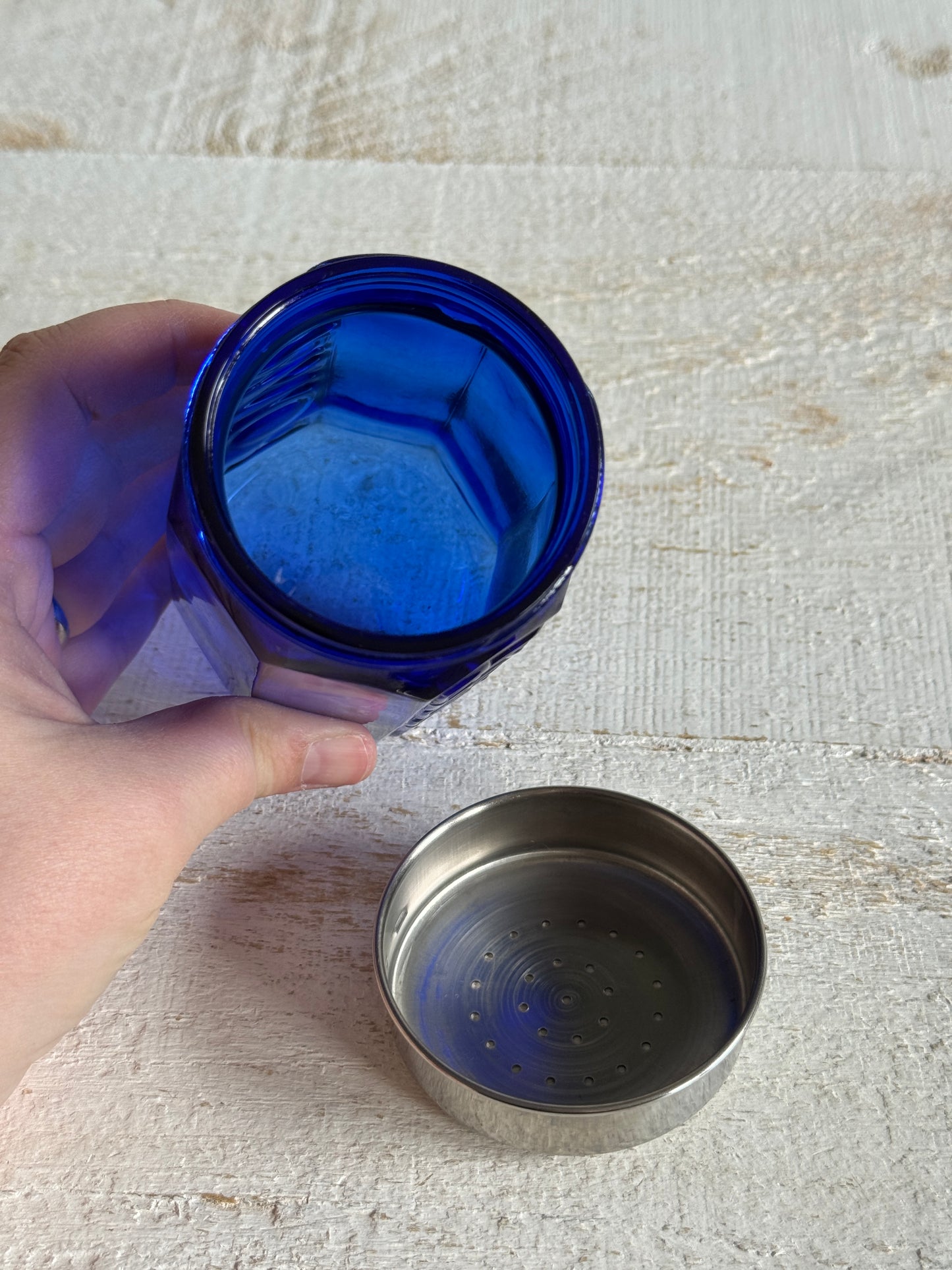 Single Vintage Cobalt Blue Glass with Metal Lid Pepper Shaker - Large Retro Kitchen Pepper Shaker