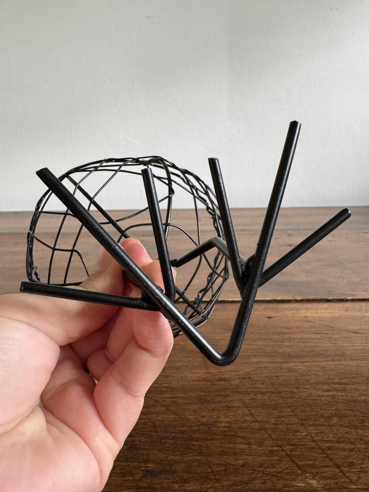 Lightweight Metal Wire Mesh Bird Leg Basket
