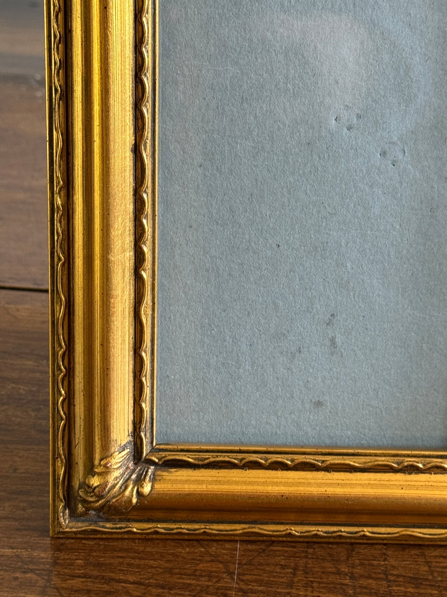 Gold Ornate 5x7 Photo Frame with Leaf Corner Design