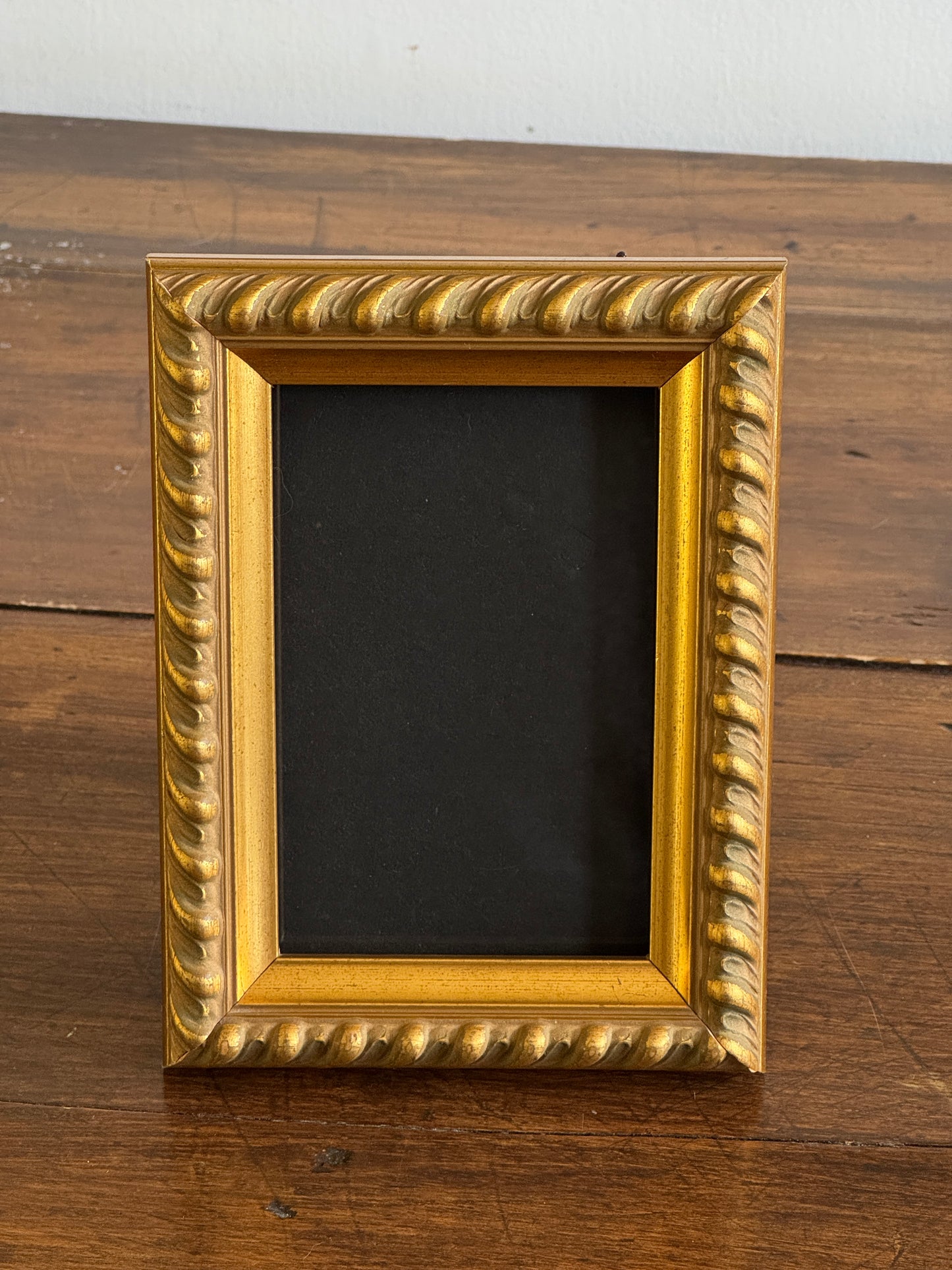 Vintage Gold Tone 4x6 Ornate Wood Photo Frame