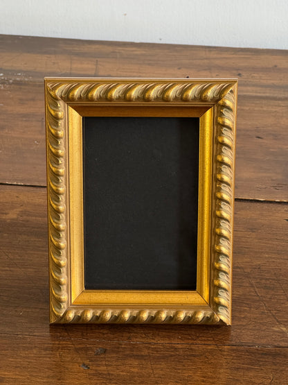 Vintage Gold Tone 4x6 Ornate Wood Photo Frame