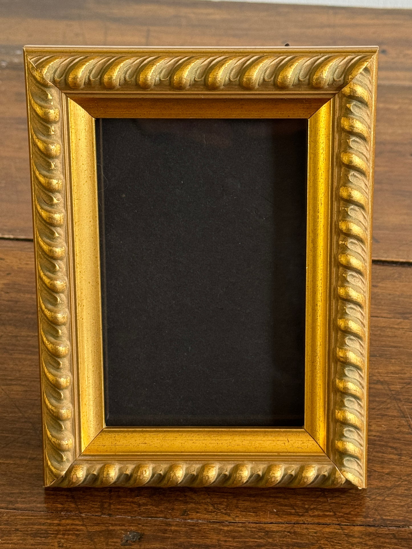 Vintage Gold Tone 4x6 Ornate Wood Photo Frame