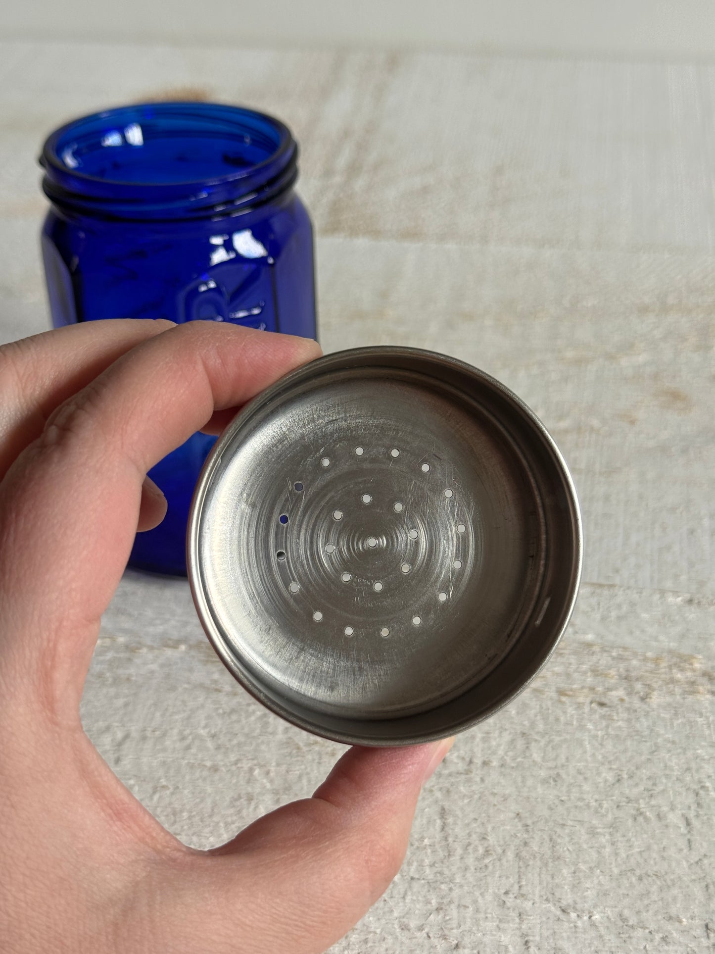 Single Vintage Cobalt Blue Glass with Metal Lid Pepper Shaker - Large Retro Kitchen Pepper Shaker