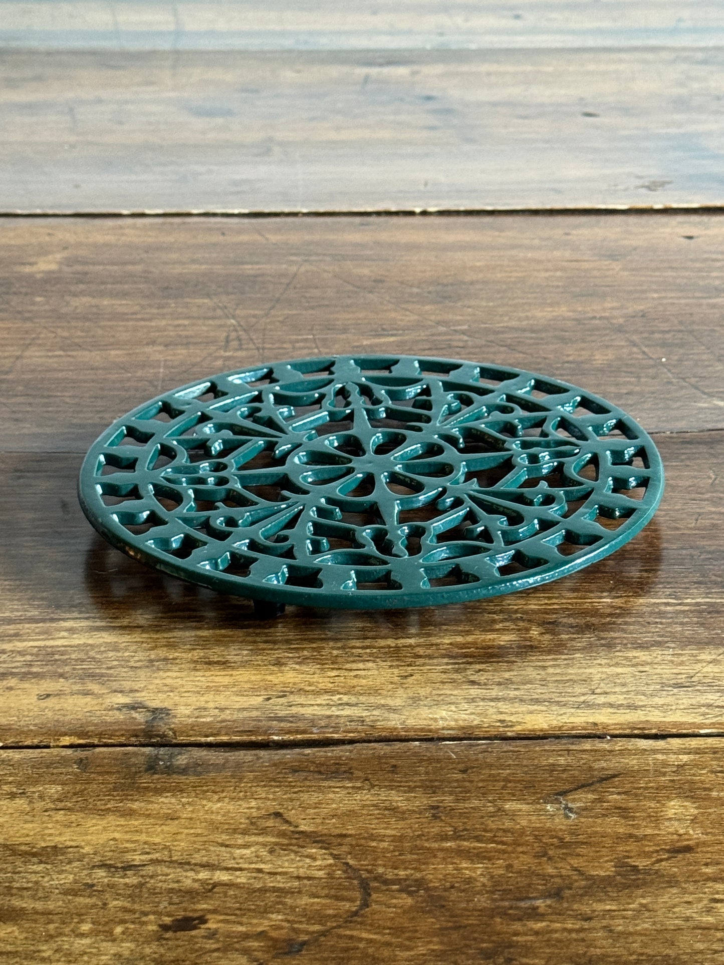 Green Metal Trivet - Metal Hot Plate or Plant Stand