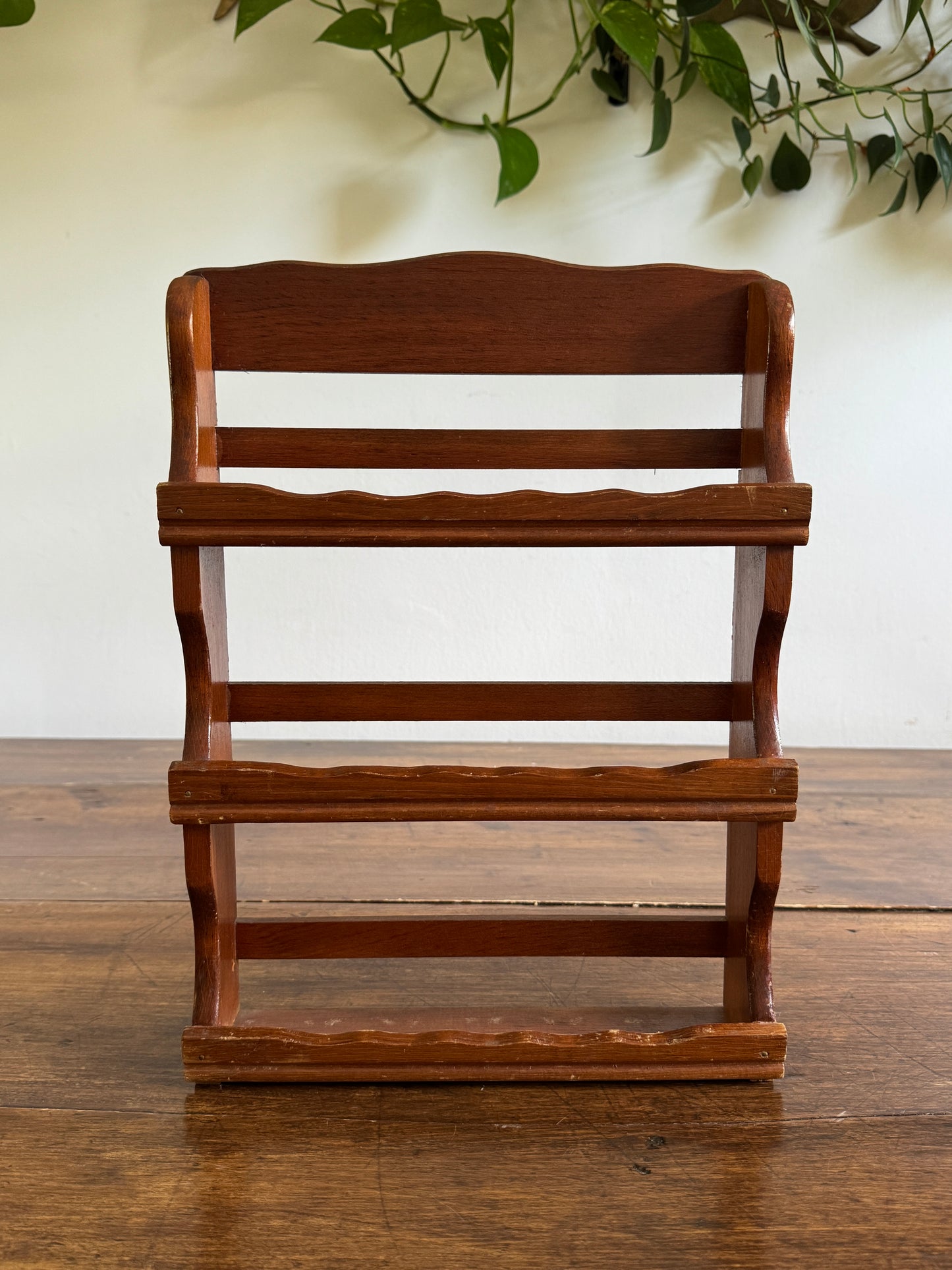 Small Spice Rack with Simple Wavy Front Design - Table Top or Wall Mounted