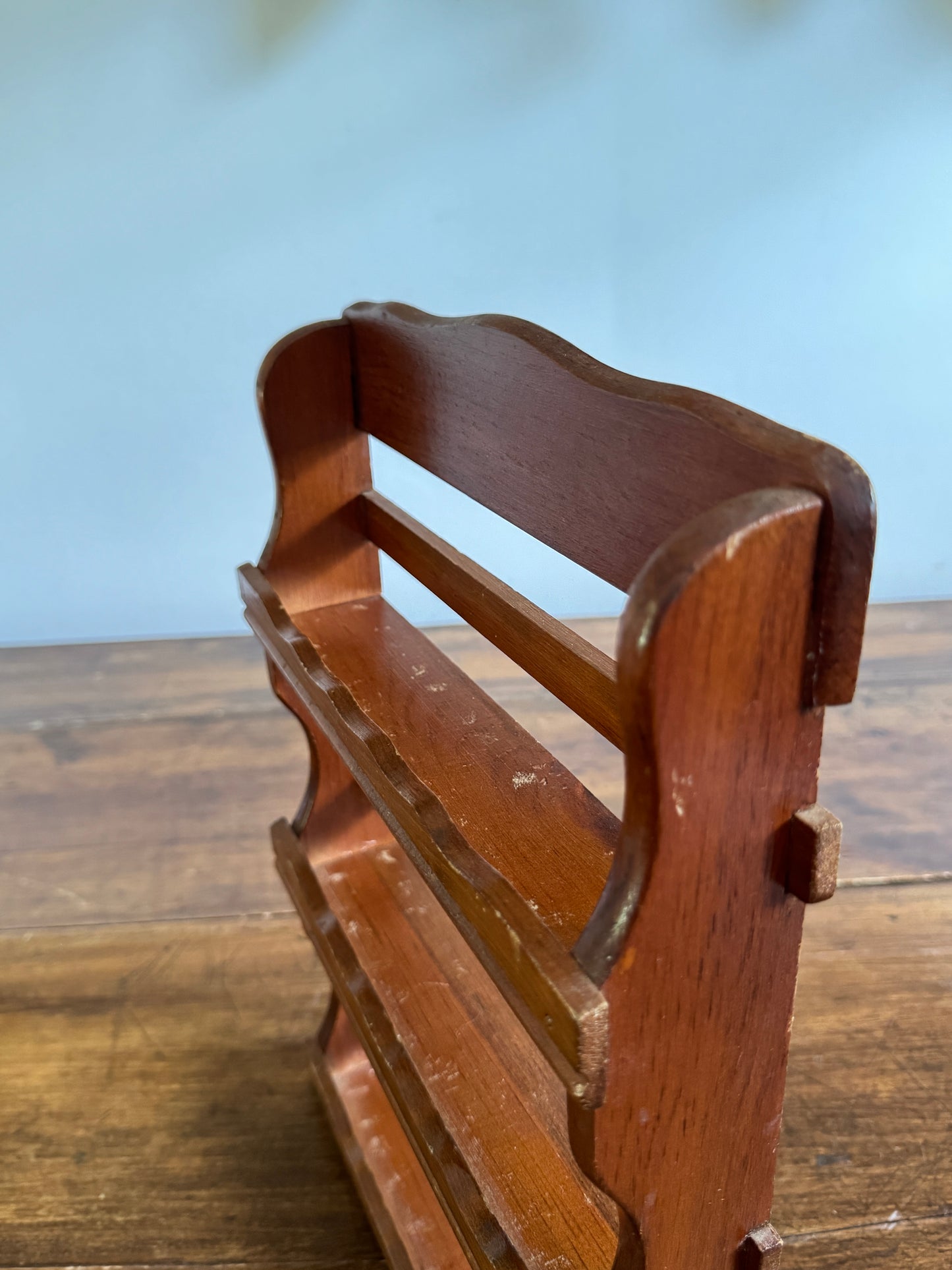 Small Spice Rack with Simple Wavy Front Design - Table Top or Wall Mounted