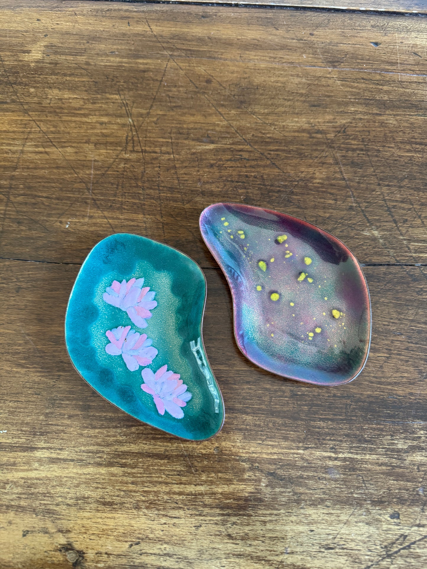 Vintage Pair of Enamel Trinket Dishes - One with Flowers, One with Speckles