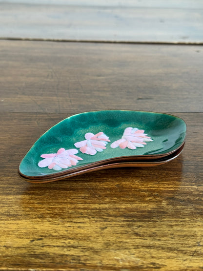 Vintage Pair of Enamel Trinket Dishes - One with Flowers, One with Speckles