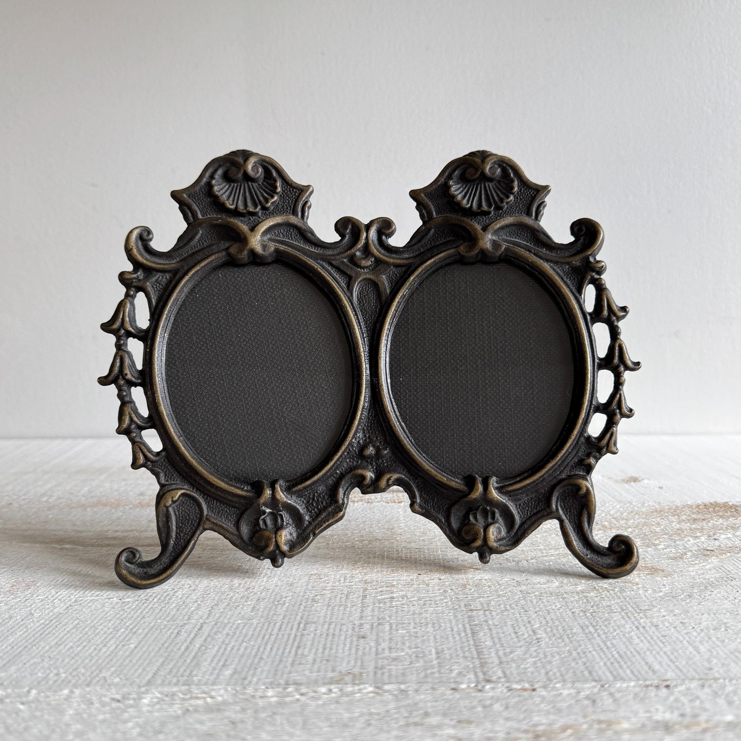 Vintage Ornate Metal Double Photo Frame with Stand - Detailed Metal Photo Frame Picture Holder