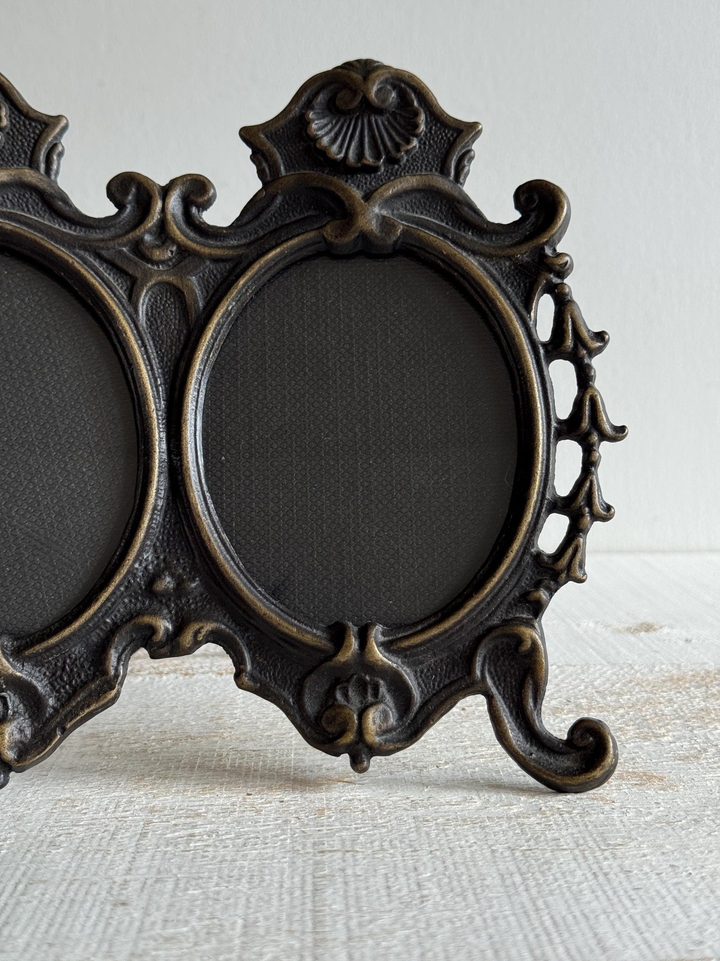 Vintage Ornate Metal Double Photo Frame with Stand - Detailed Metal Photo Frame Picture Holder
