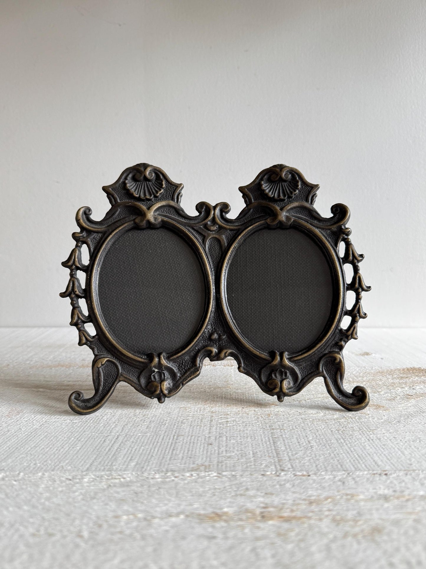 Vintage Ornate Metal Double Photo Frame with Stand - Detailed Metal Photo Frame Picture Holder